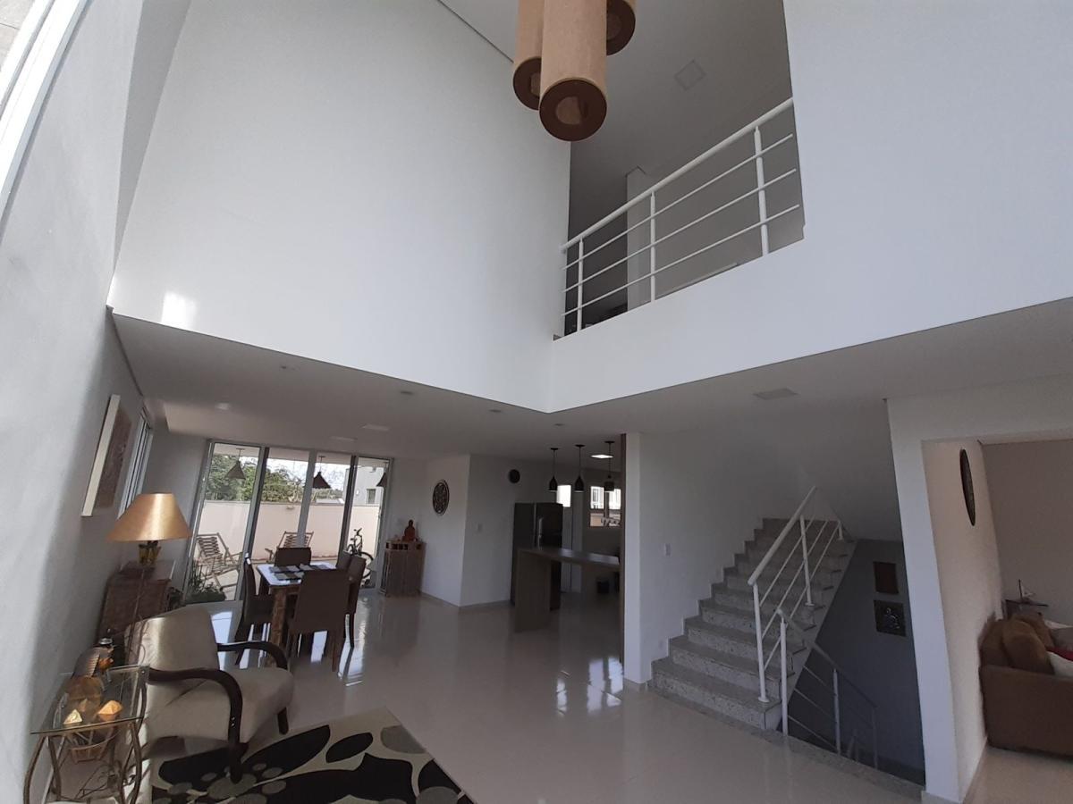 Casa de Condomínio à venda com 3 quartos, 250m² - Foto 2