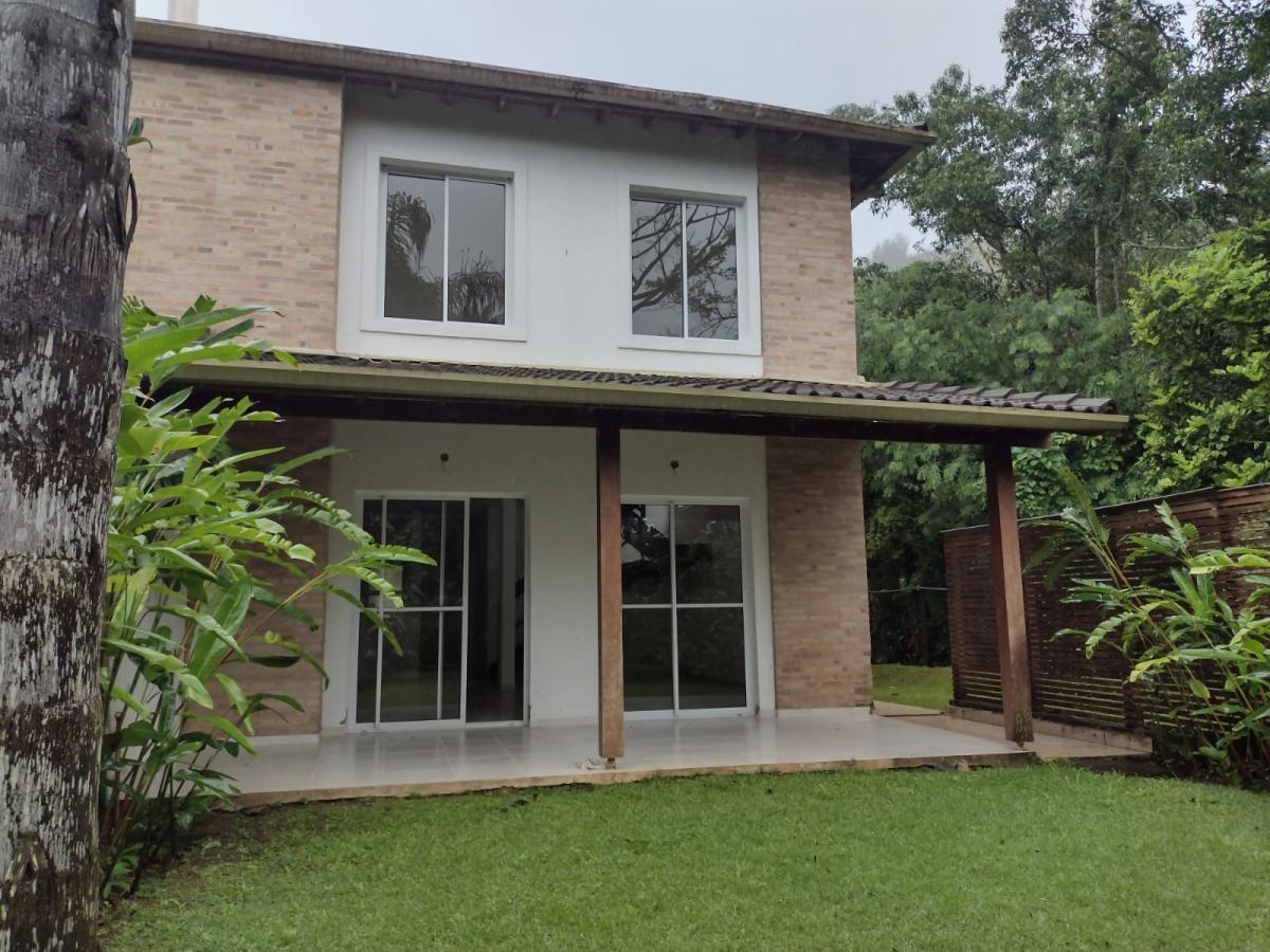 Casa de Condomínio à venda com 4 quartos, 180m² - Foto 1