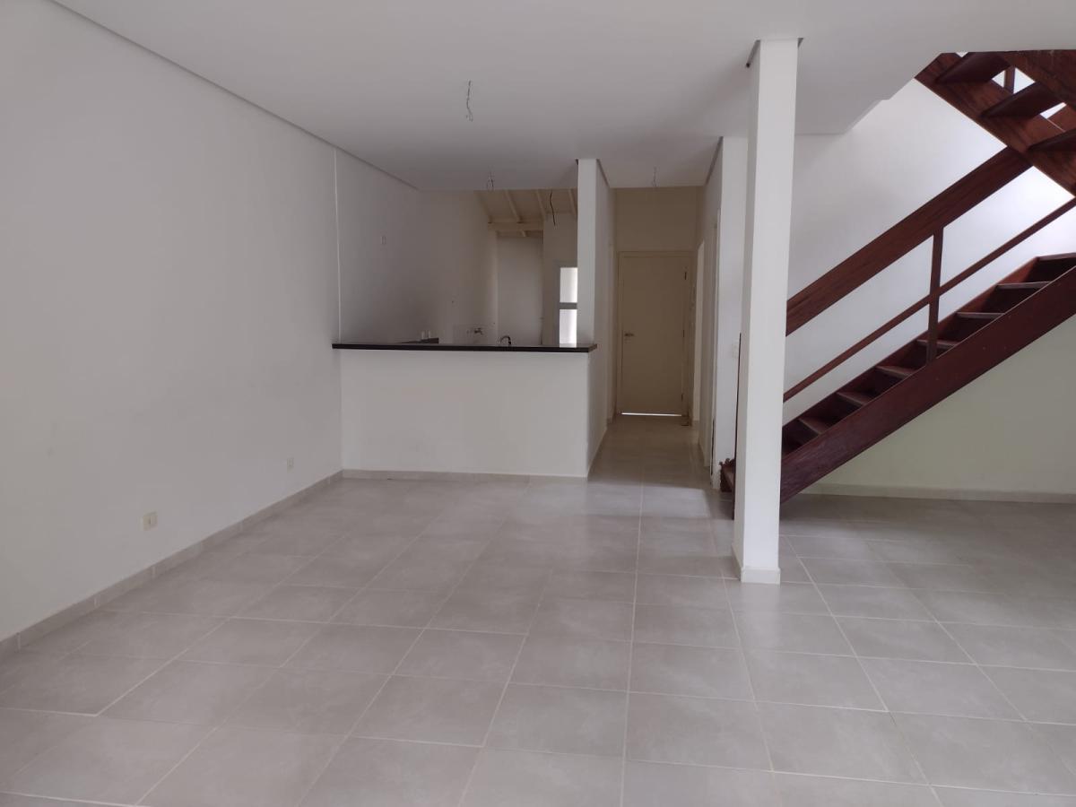 Casa de Condomínio à venda com 4 quartos, 180m² - Foto 3