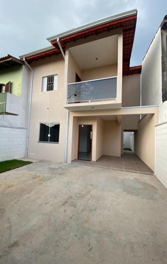 Casa à venda com 3 quartos, 135m² - Foto 1