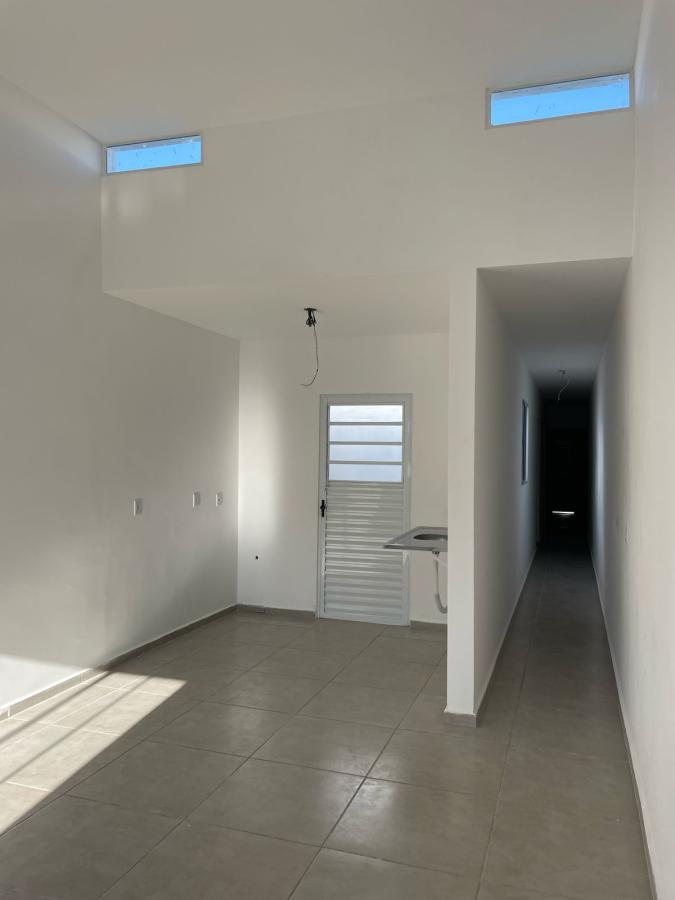 Casa à venda com 2 quartos, 65m² - Foto 2