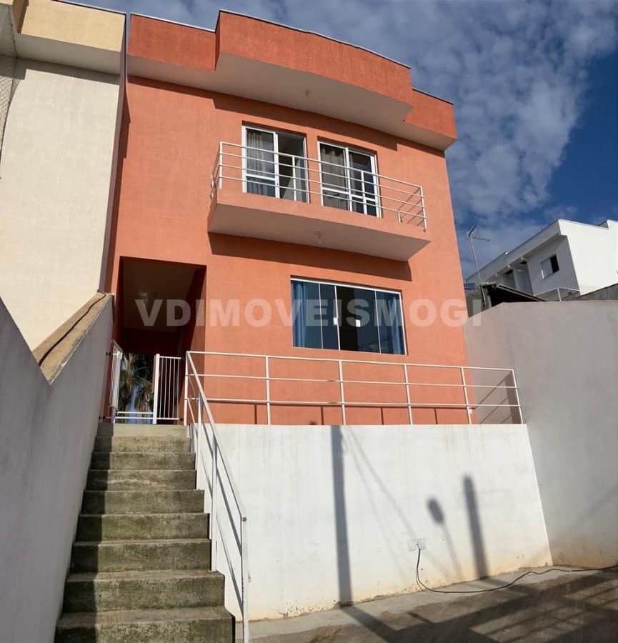 Casa à venda com 3 quartos, 198m² - Foto 1