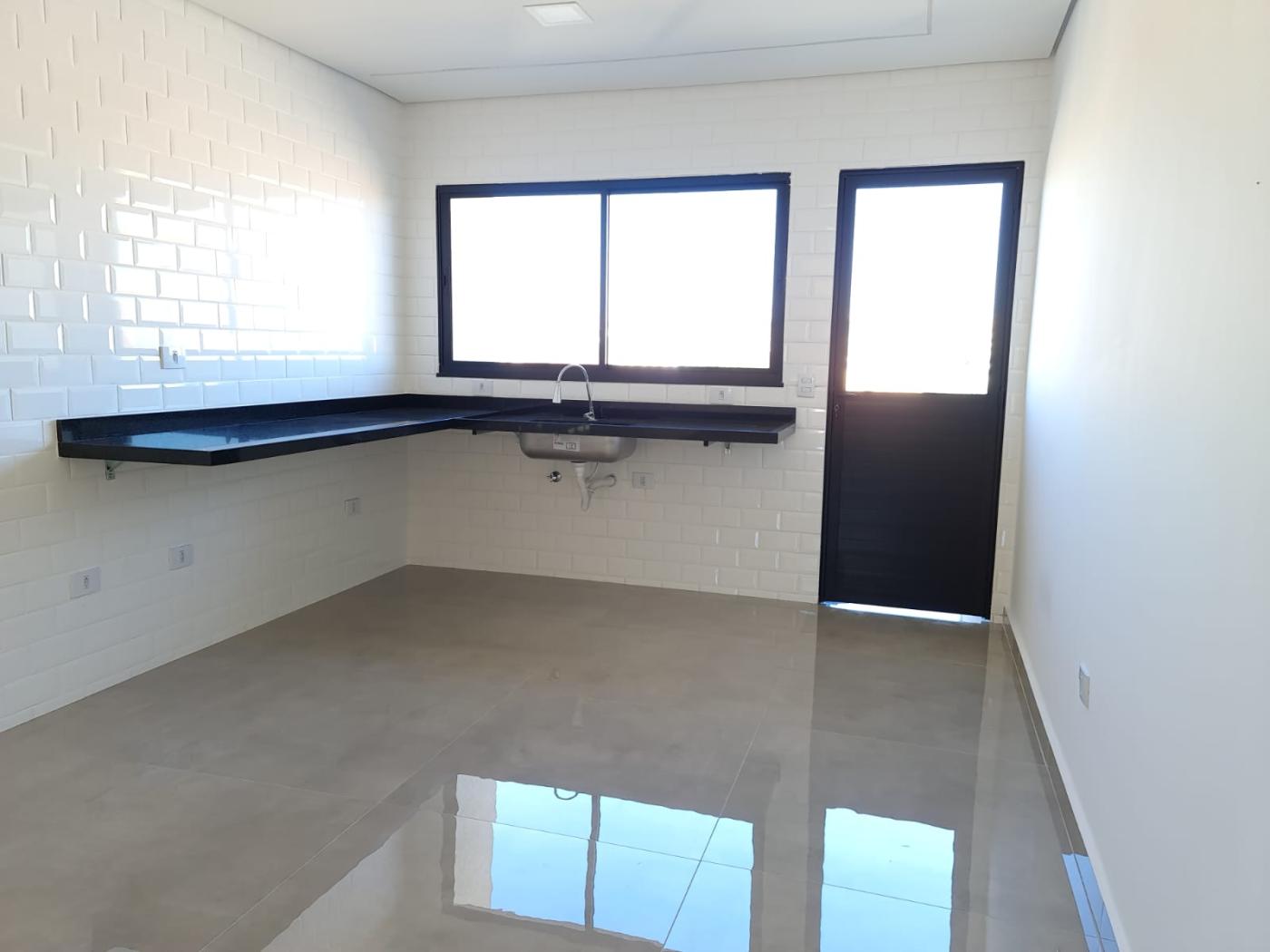 Casa à venda com 2 quartos, 77m² - Foto 2