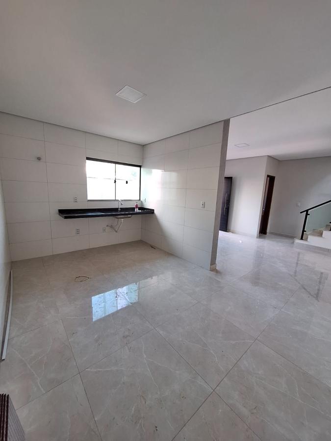 Casa à venda com 2 quartos, 184m² - Foto 2