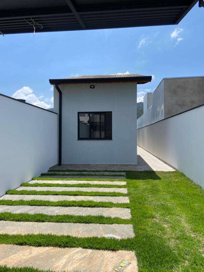 Casa à venda com 2 quartos, 250m² - Foto 1