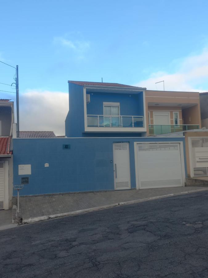 Casa de Condomínio à venda com 3 quartos, 250m² - Foto 1