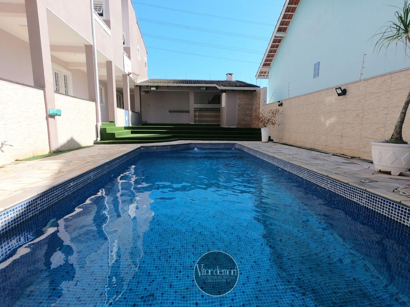 Casa à venda com 3 quartos, 300m² - Foto 3